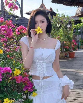 Photo 2 of Set áo váy trắng hai dây ren nữ