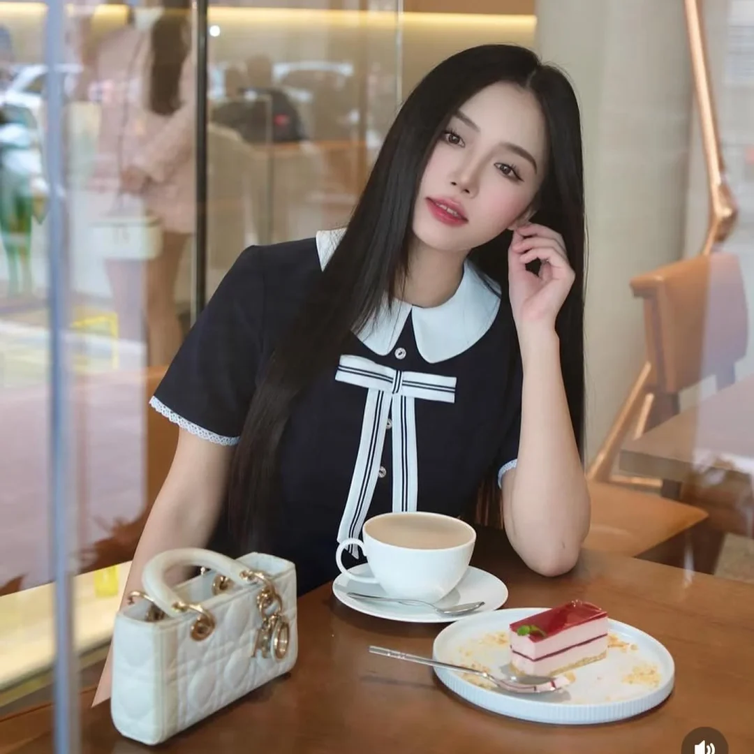 Ảnh 4 của Váy nữ Calie xanh navy cổ sen