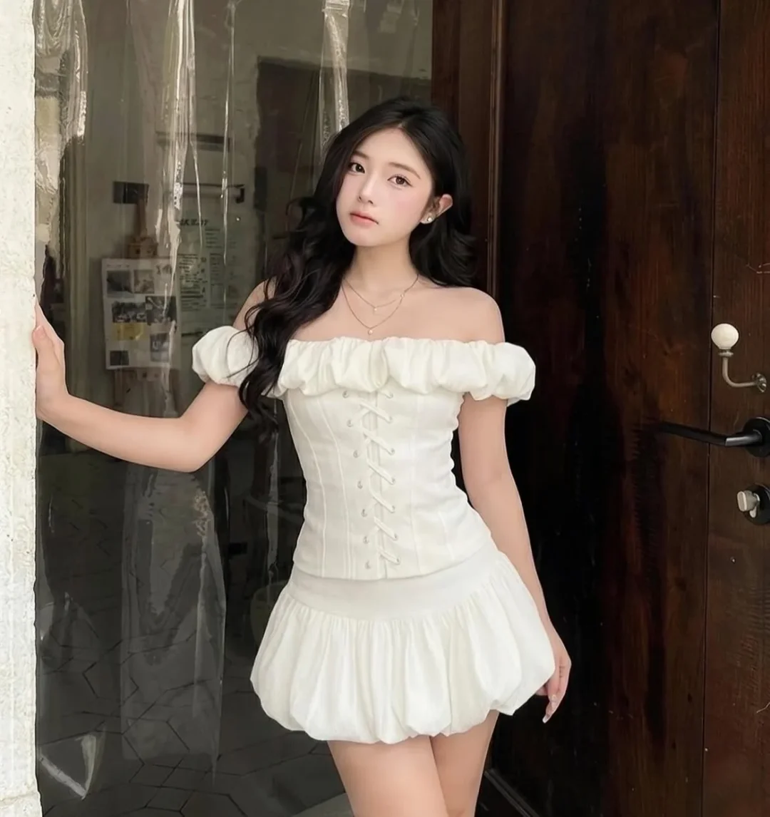 Ảnh 2 của Set áo corset trắng vai trễ kèm chân váy ngắn