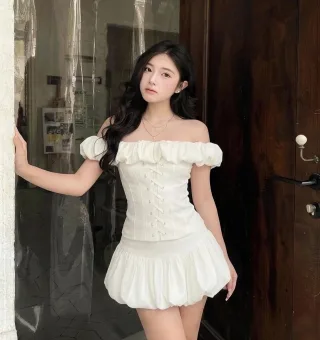 Ảnh 2 của Set áo corset trắng vai trễ kèm chân váy ngắn