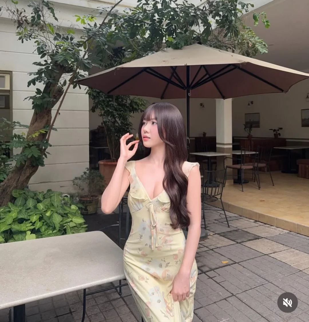 Ảnh 1 của Váy maxi hoa vàng nhạt nữ tính