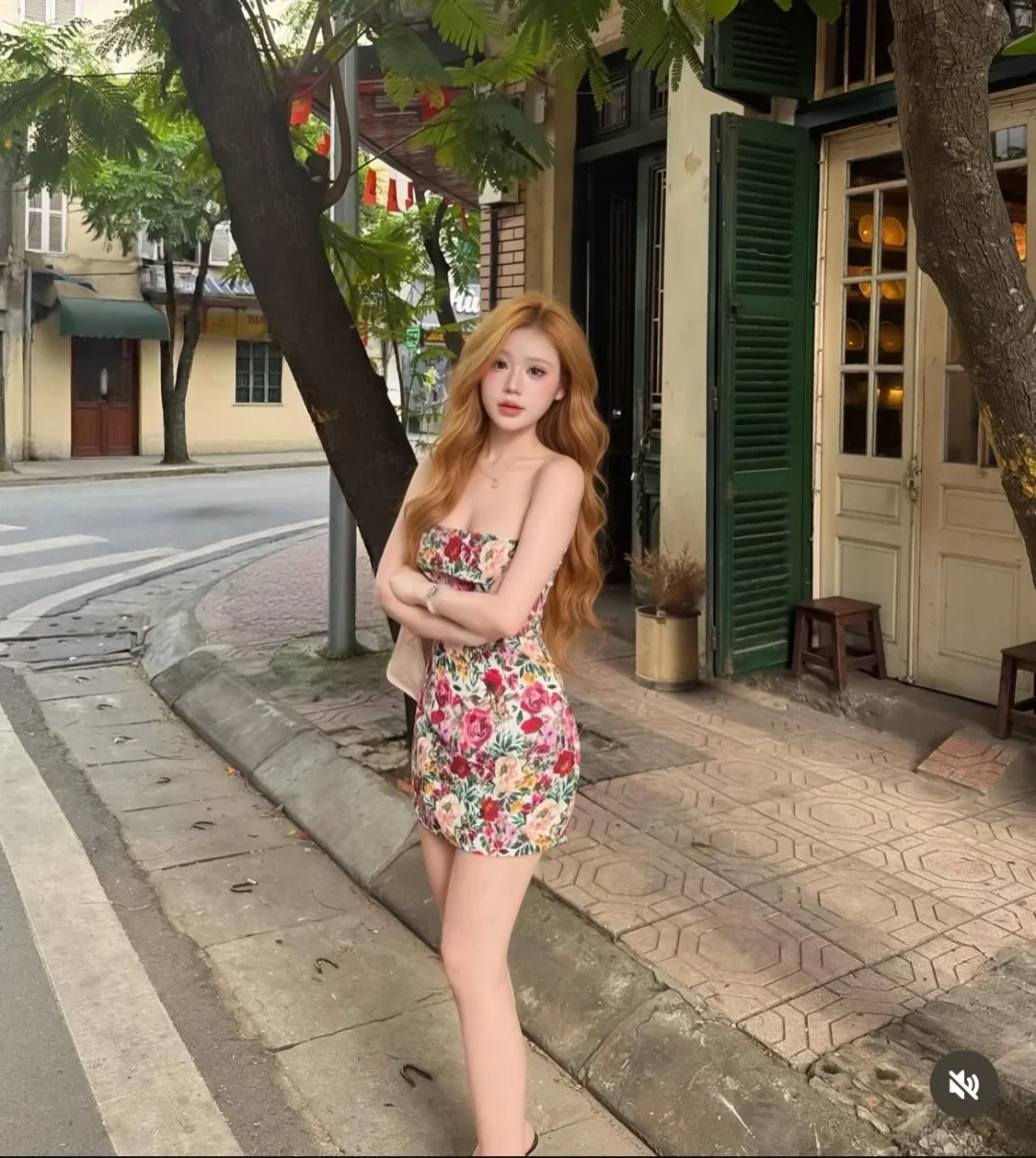 Photo 7 of Váy đầm hoa mini không quai nữ