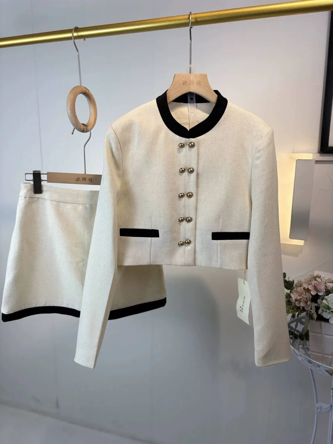 Photo 2 of Set vest croptop chân váy tweed nữ