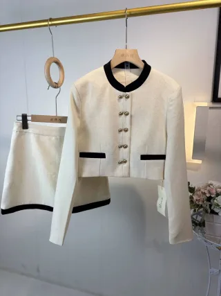 Photo 2 of Set vest croptop chân váy tweed nữ