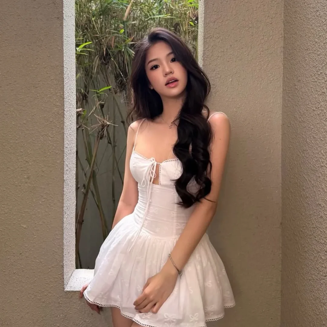 Photo 1 of Đầm mini trắng hai dây buộc nơ nữ