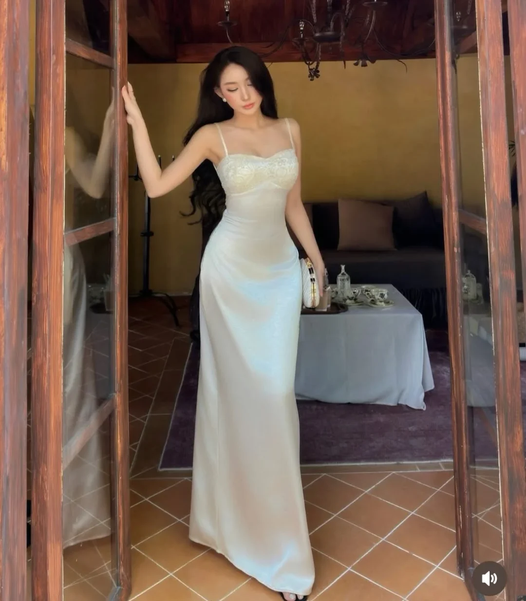 Ảnh 5 của Đầm satin trắng dài hai dây nữ