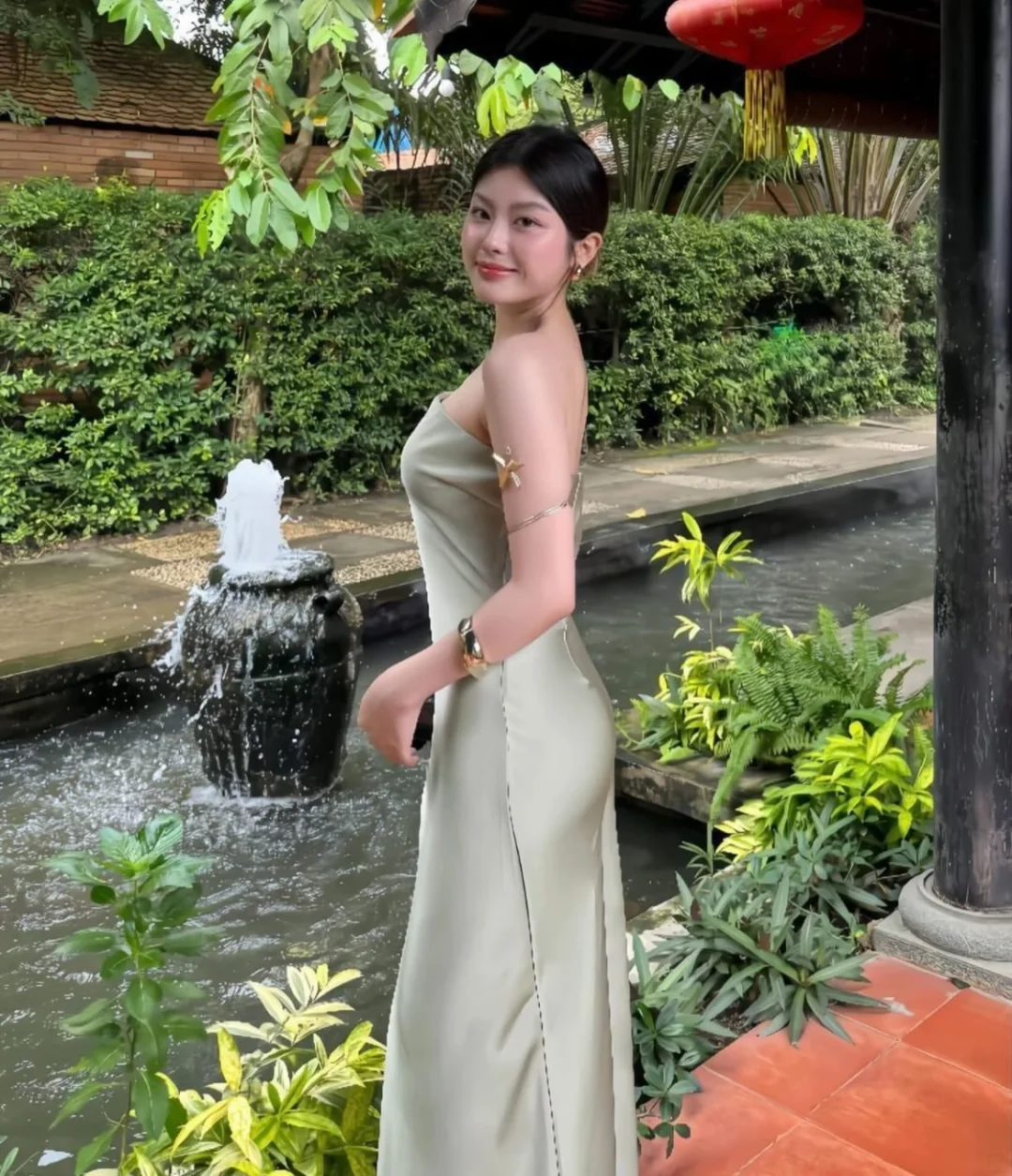 Photo 5 of Đầm cúp ngực satin xanh lá nhạt