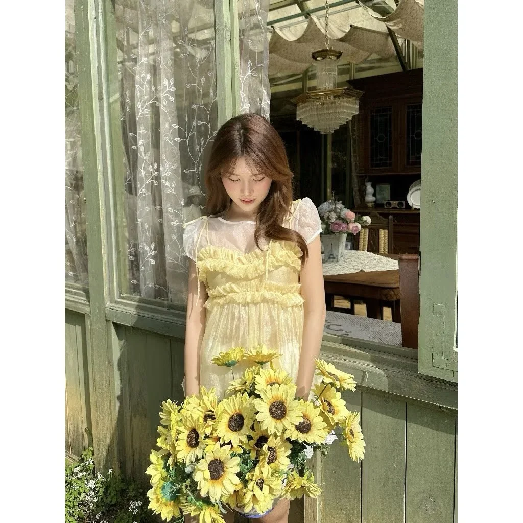 Photo 4 of Set áo voan vàng và chân váy trắng nữ