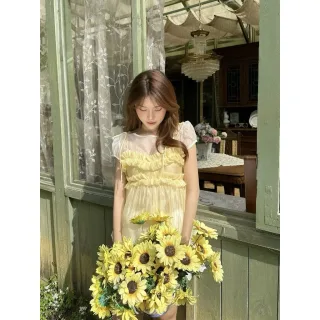 Photo 4 of Set áo voan vàng và chân váy trắng nữ