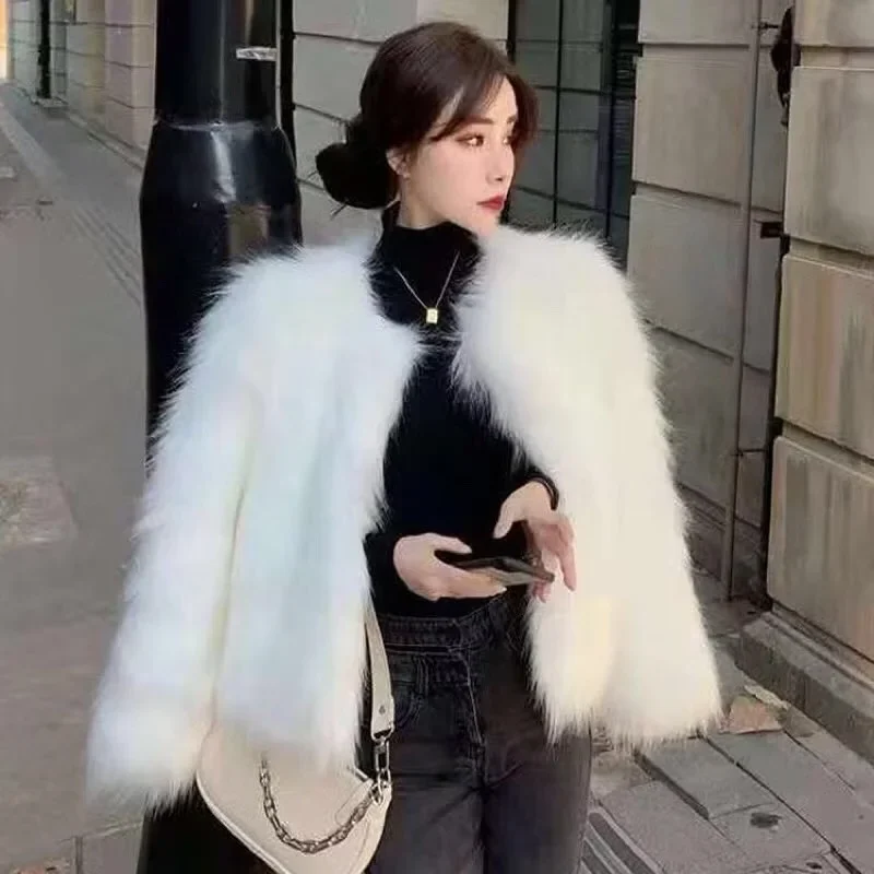 Photo 1 of Áo khoác lông trắng ngắn nữ sang trọng