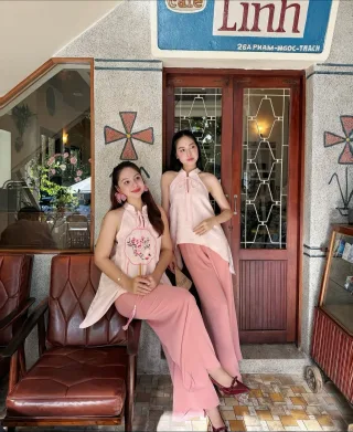 Ảnh 1 của Bộ áo yếm thêu hoa hồng pastel nữ