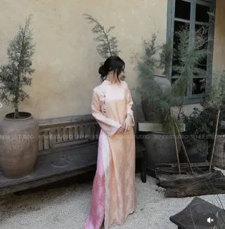 Photo 2 of Áo dài lụa ombre hồng thêu hoa nữ