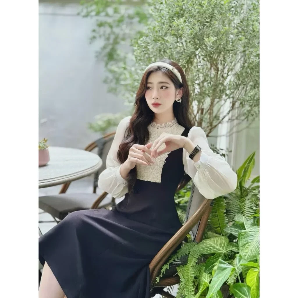 Photo 3 of Đầm midi ren trắng tay voan nữ