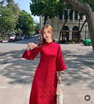 Photo 2 of Áo dài nhung đỏ nữ truyền thống