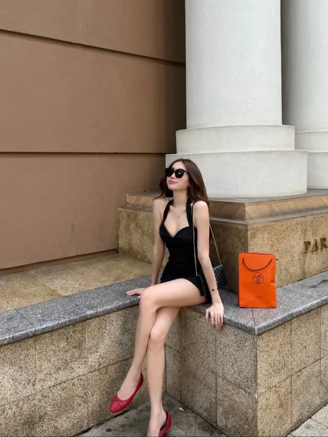 Ảnh 5 của Đồ bơi nữ một mảnh đen cổ yếm