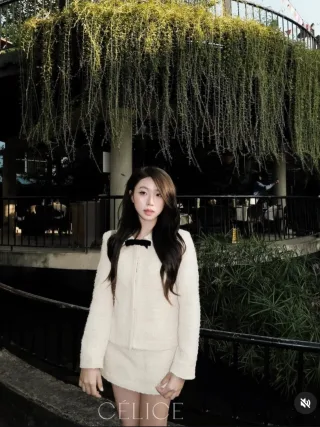 Ảnh 2 của Set tweed nữ áo khoác chân váy mini kem
