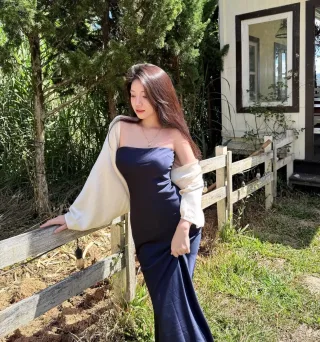Photo 2 of Set áo quây lụa xanh navy quần ống rộng