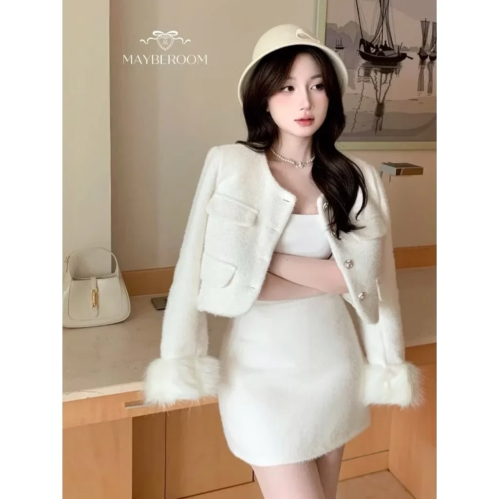 Ảnh 3 của Set áo khoác lông trắng váy mini nữ