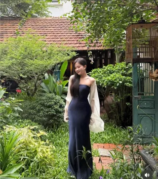 Photo 1 of Đầm maxi xanh navy tay voan nữ
