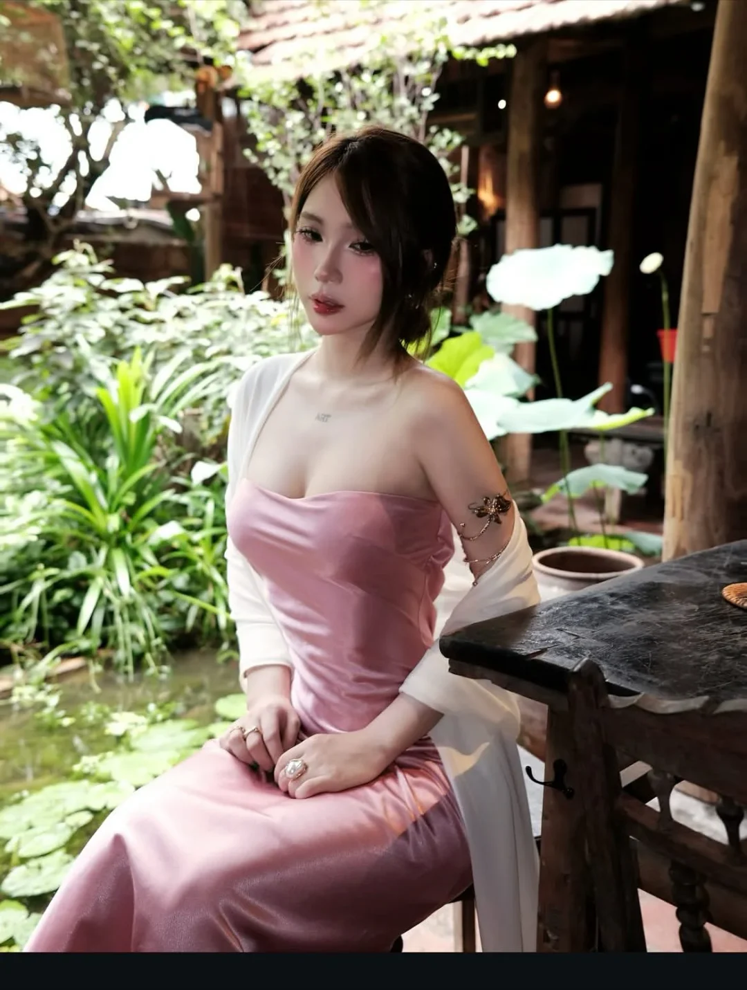 Ảnh 5 của Váy cúp ngực satin hồng nhạt dài nữ