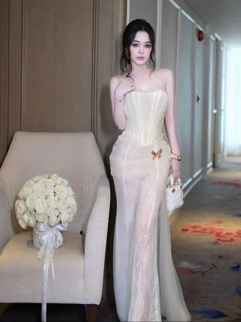 Photo 2 of Đầm cúp ngực ren vàng nhạt nữ