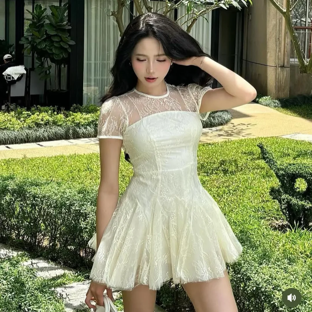 Photo 1 of Đầm ren trắng mini nữ size S
