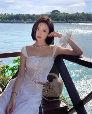 Photo 1 of Set áo váy trắng hai dây ren nữ