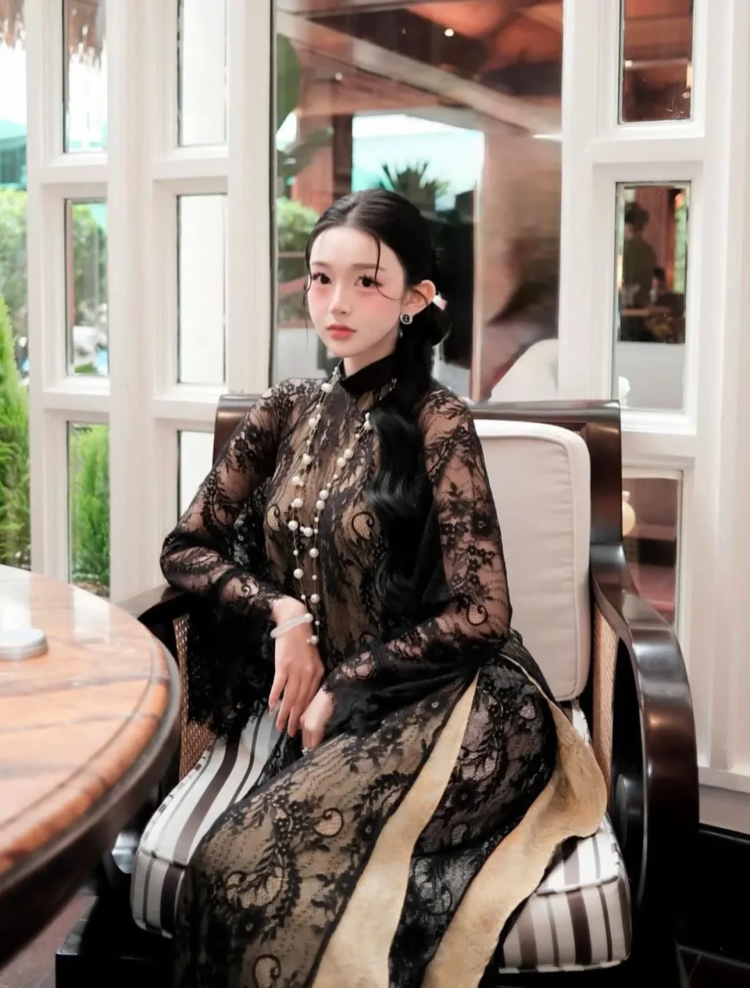 Ảnh 3 của Váy ren đen dài tay phồng nữ
