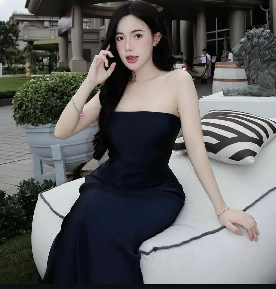 Photo 2 of Đầm cúp ngực navy dài nữ thanh lịch