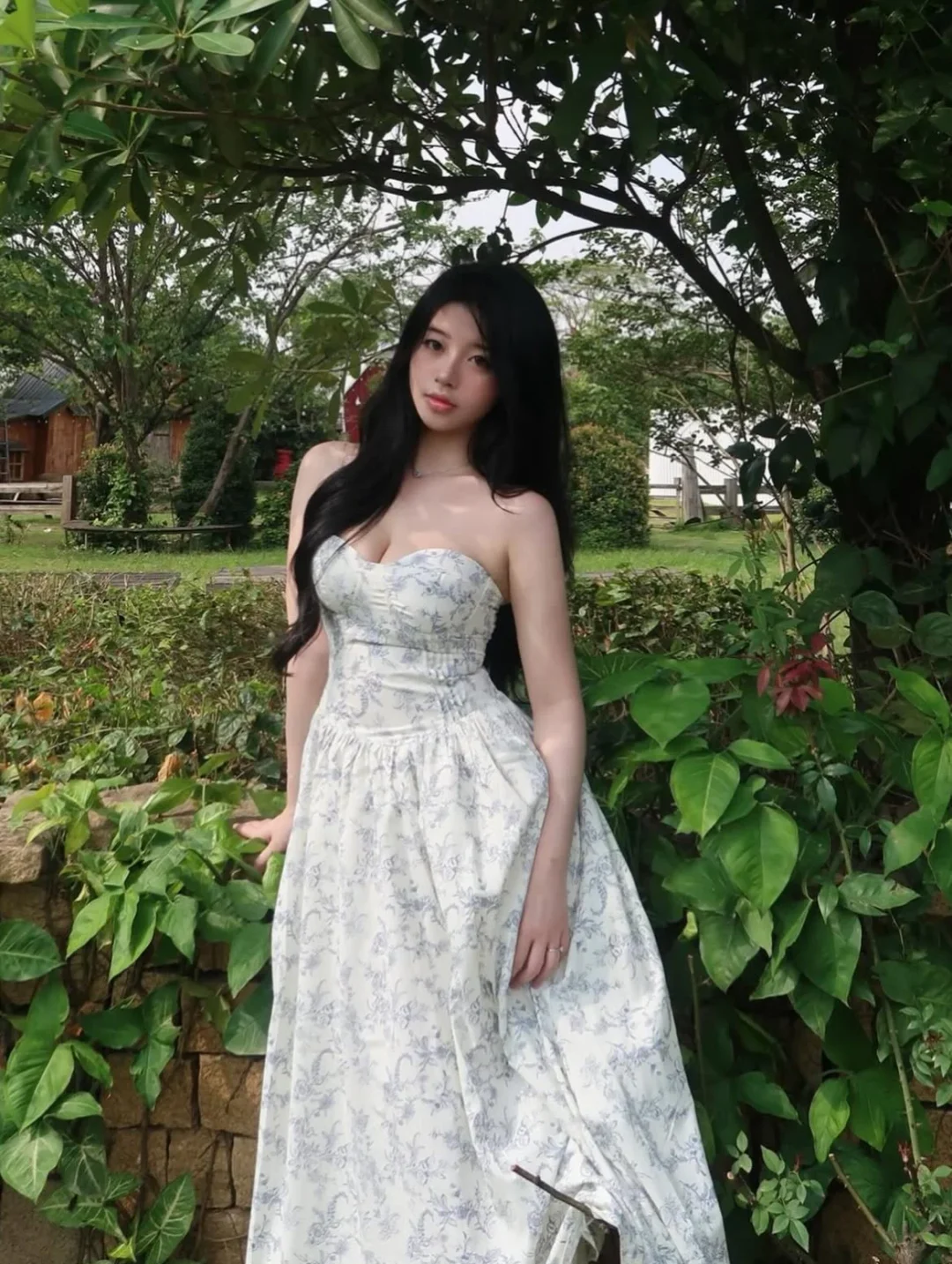 Photo 8 of Đầm maxi strapless trắng hoa nữ