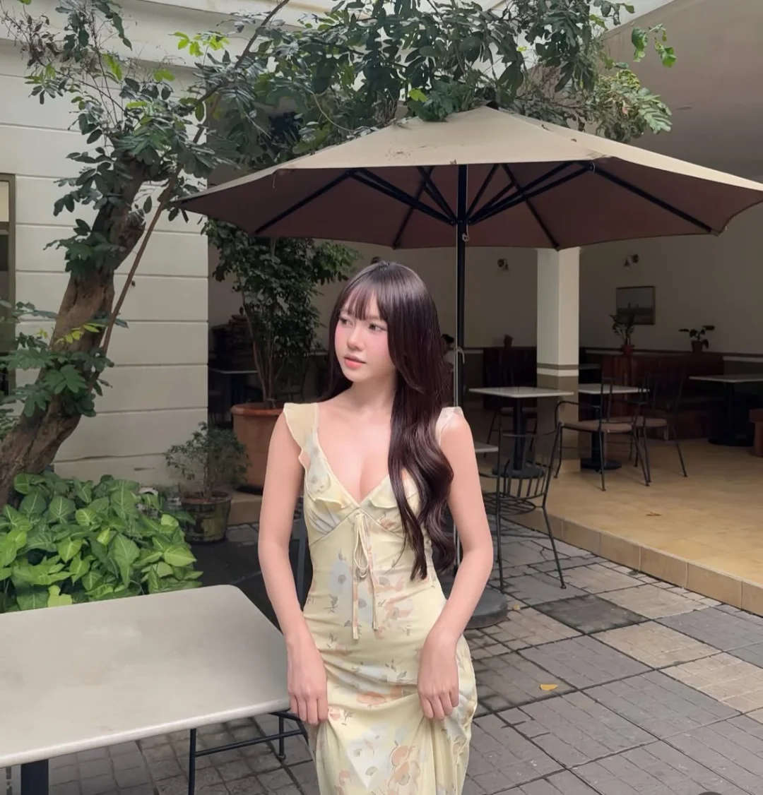 Ảnh 2 của Váy maxi hoa vàng nhạt nữ tính
