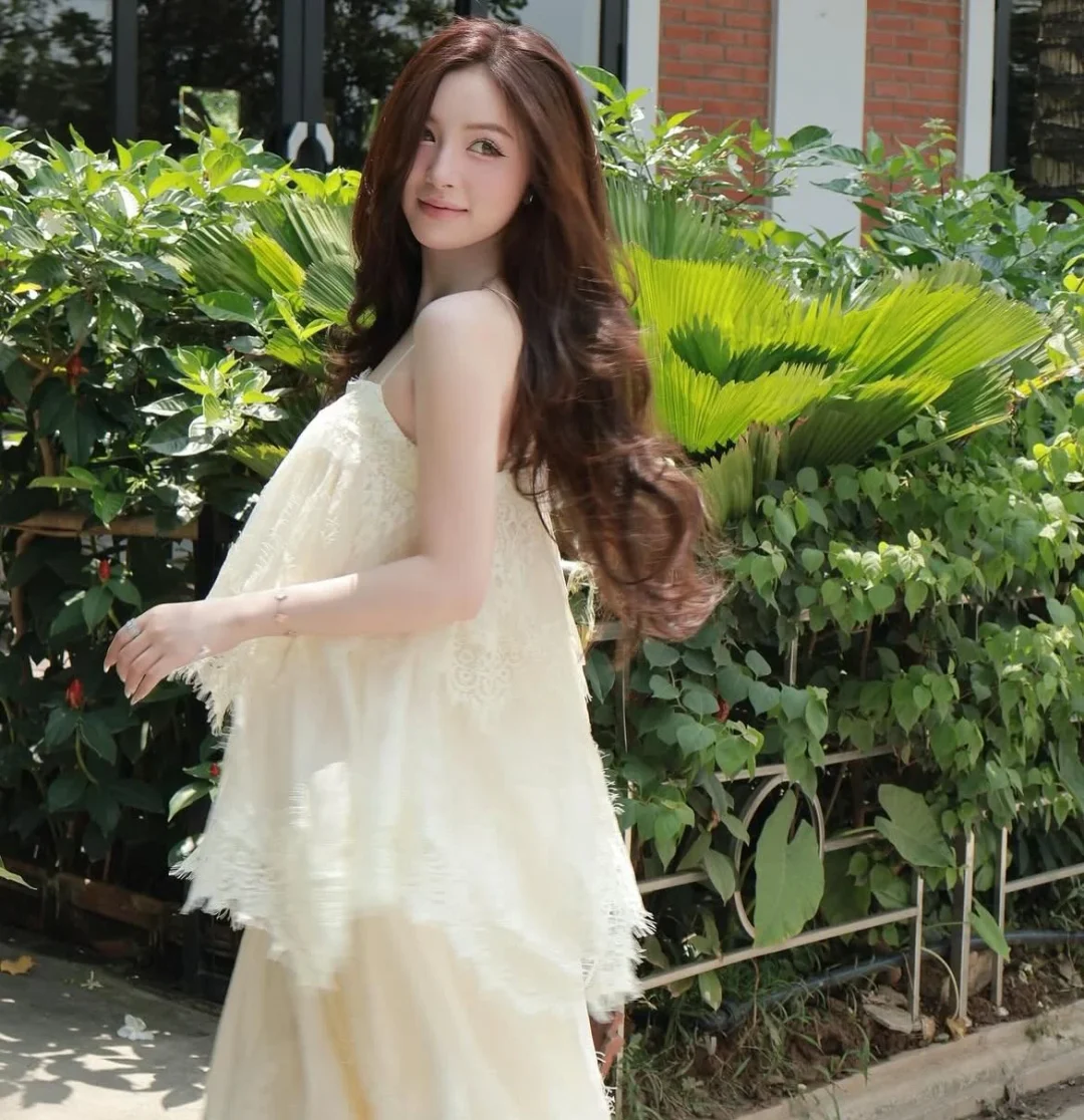 Photo 8 of Váy ren hai dây kem nữ tính vintage