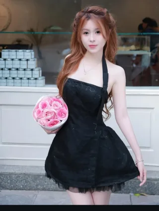 Photo 1 of Đầm ngắn đen hở vai nữ