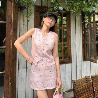Photo 2 of Set vest chân váy cherry hồng nữ size S/M