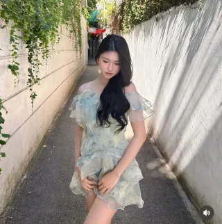 Photo 3 of Váy voan bèo vai trễ xanh nhạt nữ
