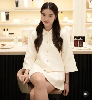 Photo 1 of Set vest trắng tweed nữ thanh lịch