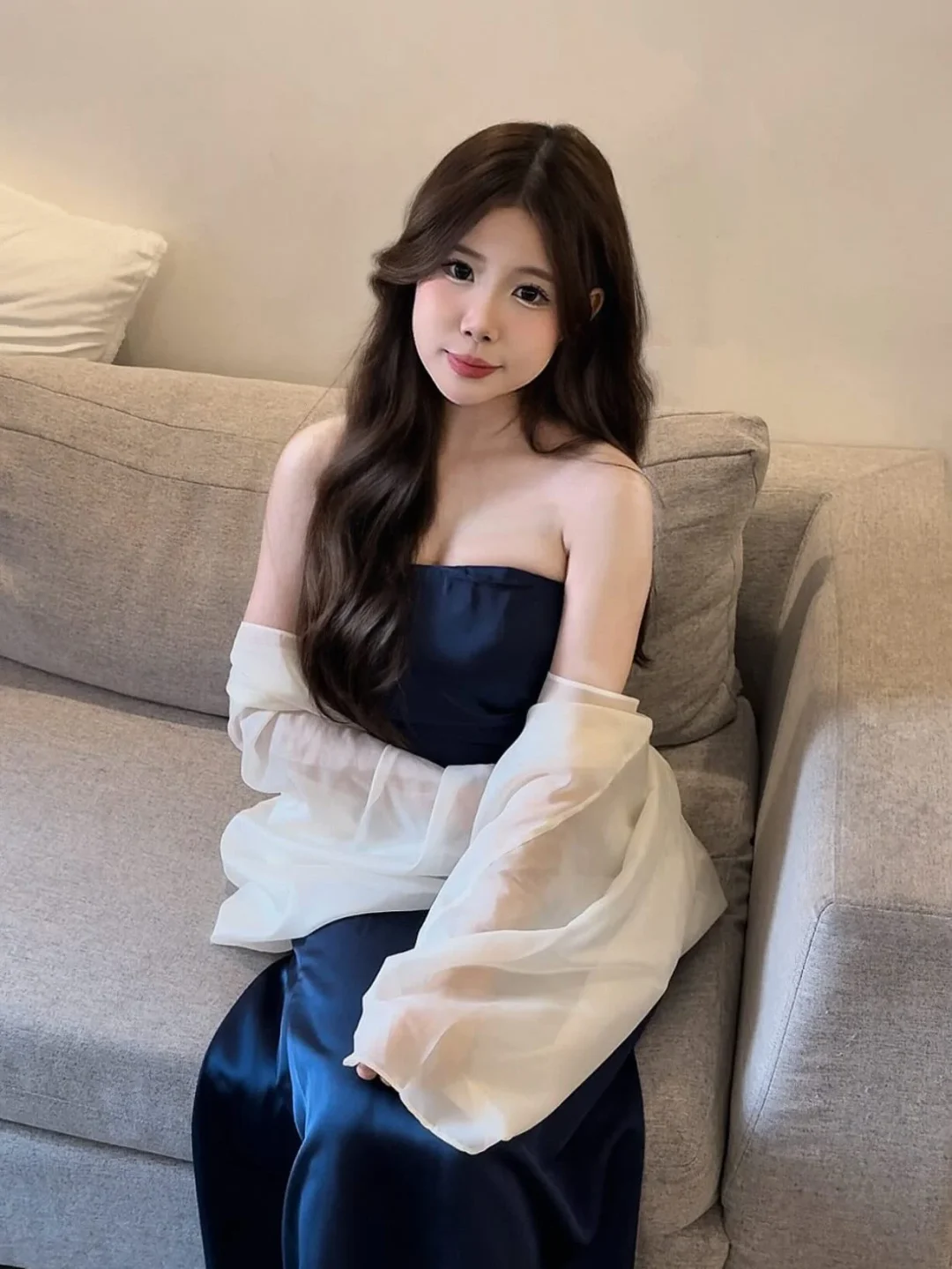 Ảnh 2 của Set áo quây navy trắng chân váy satin nữ