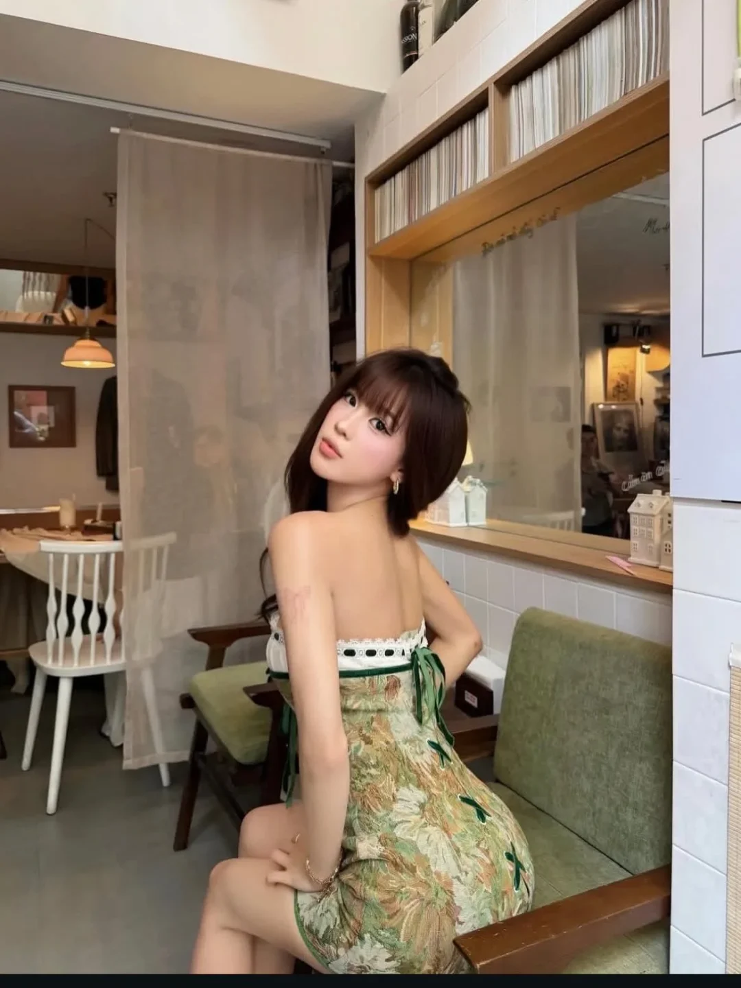 Ảnh 4 của Váy strapless họa tiết lá xanh nữ