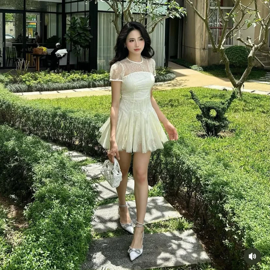 Photo 3 of Đầm ren trắng mini nữ size S
