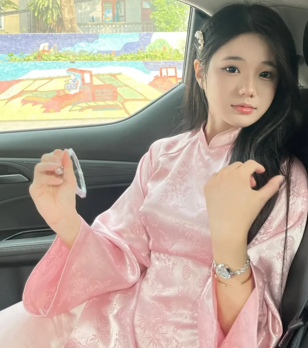Photo 5 of Áo dài lụa hồng thêu hoa nữ