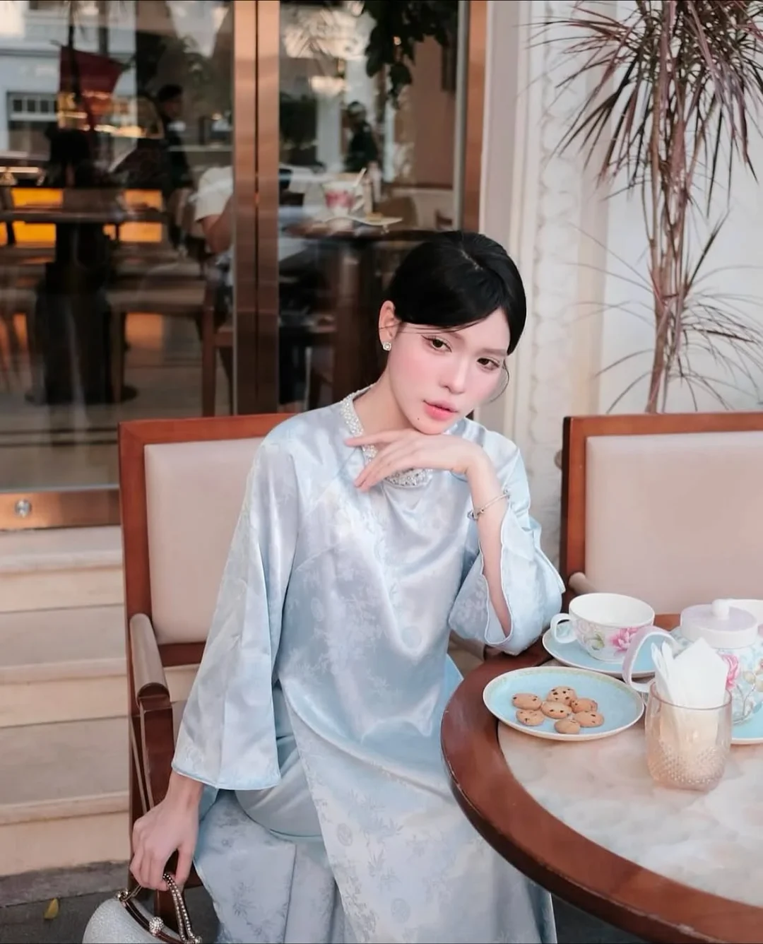 Ảnh 3 của Váy satin tay phồng xanh nhạt nữ