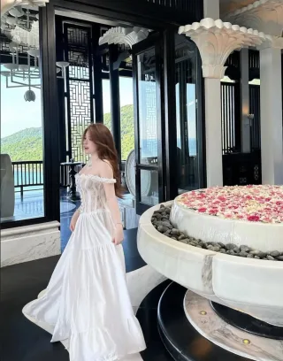 Ảnh 3 của Váy corset trắng ren trễ vai nữ