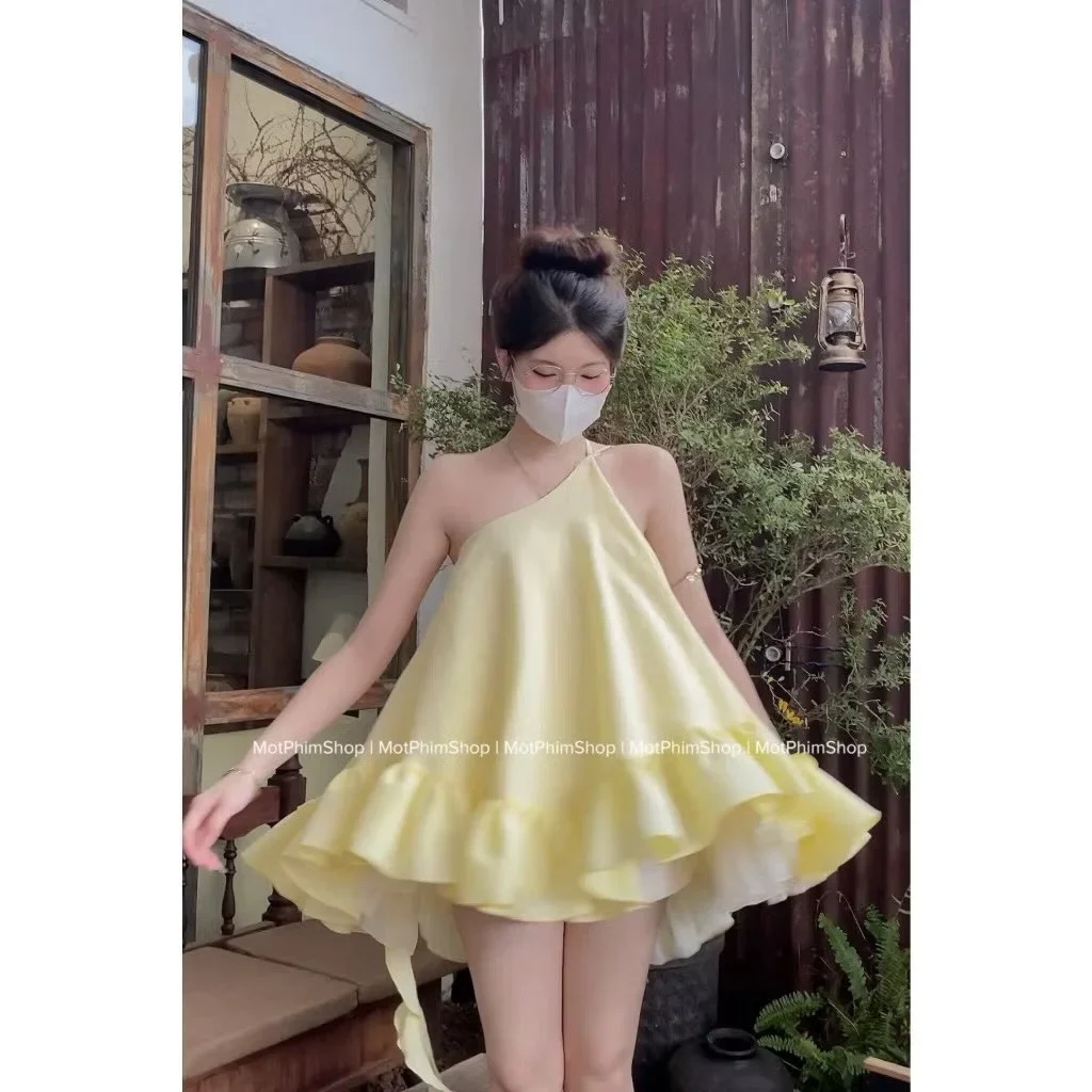 Ảnh 3 của Váy hai dây vàng ruffle chân váy trắng phồng