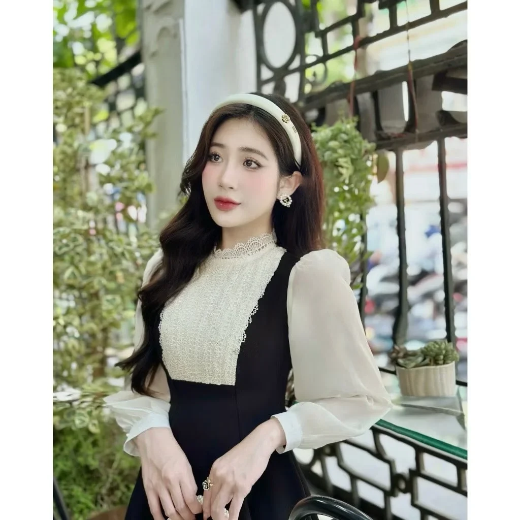 Photo 4 of Đầm midi ren trắng tay voan nữ