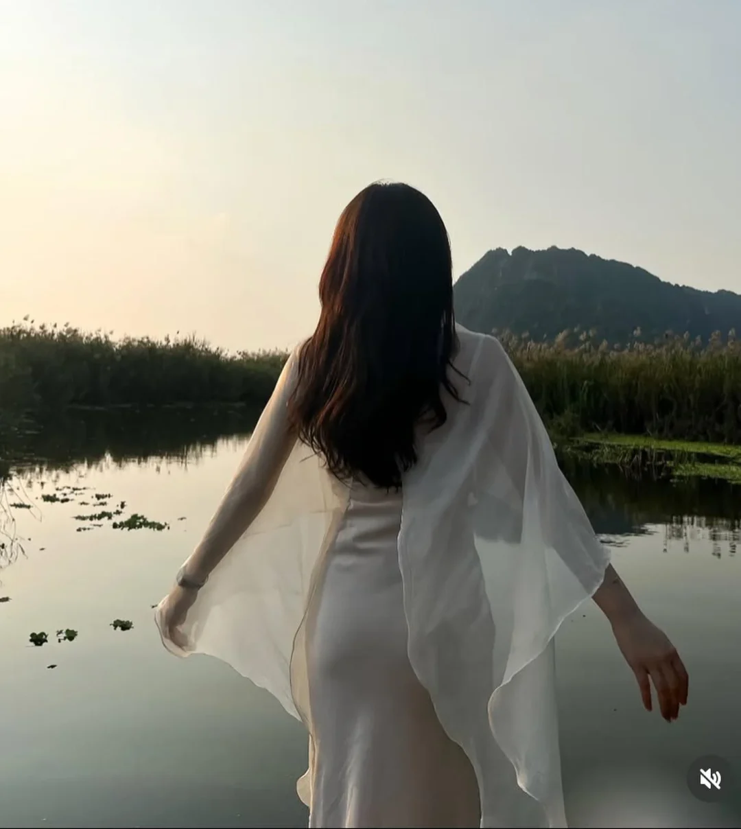 Photo 4 of Váy maxi voan trắng size S nữ