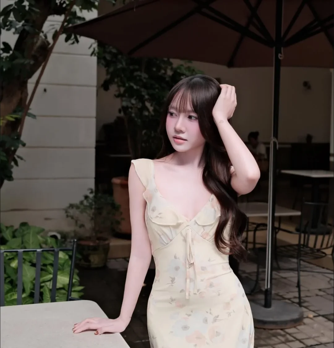 Ảnh 3 của Váy maxi hoa vàng nhạt nữ tính