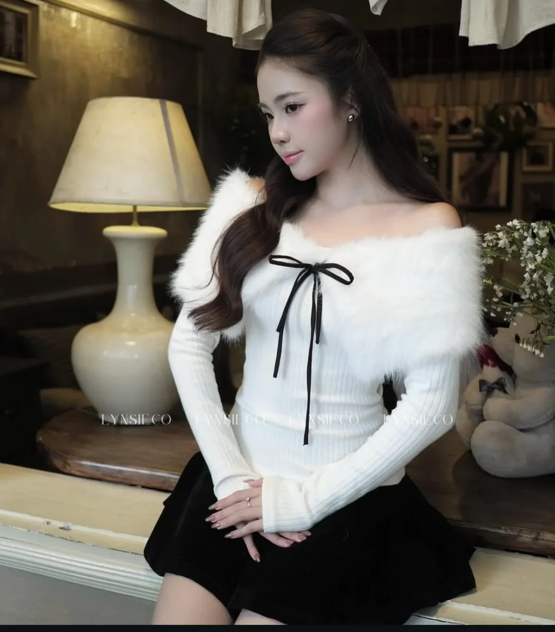 Ảnh 1 của Áo len trễ vai lông trắng nữ