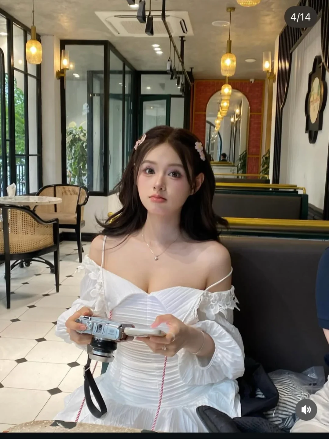 Photo 3 of Áo trễ vai ren trắng Aguja