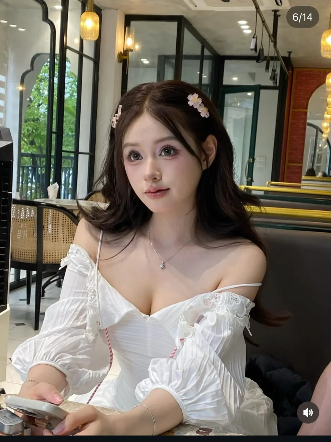 Photo 5 of Áo trễ vai ren trắng Aguja