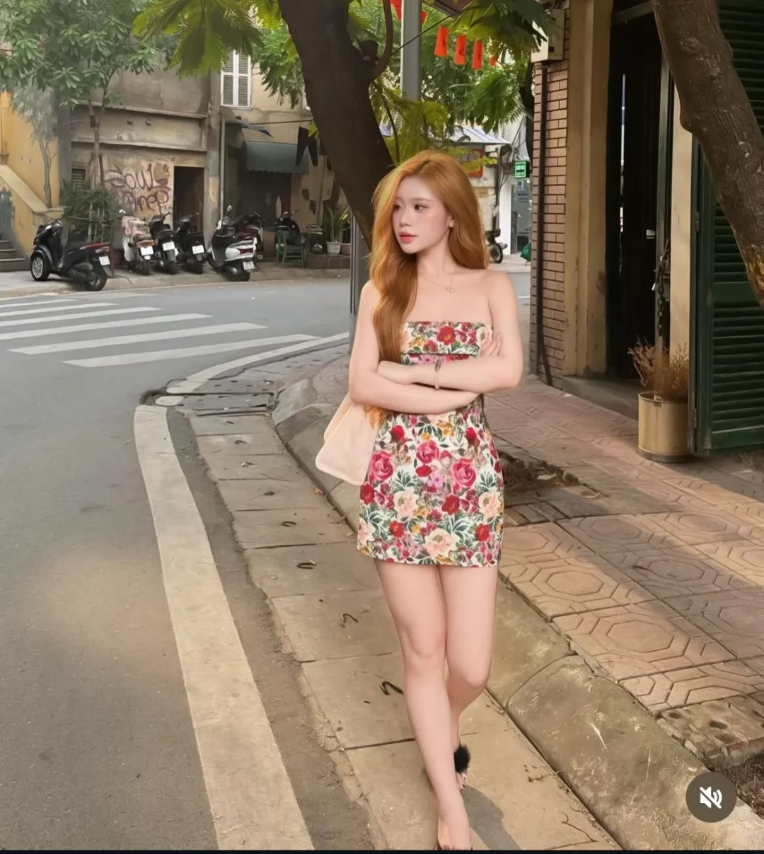 Photo 5 of Váy đầm hoa mini không quai nữ